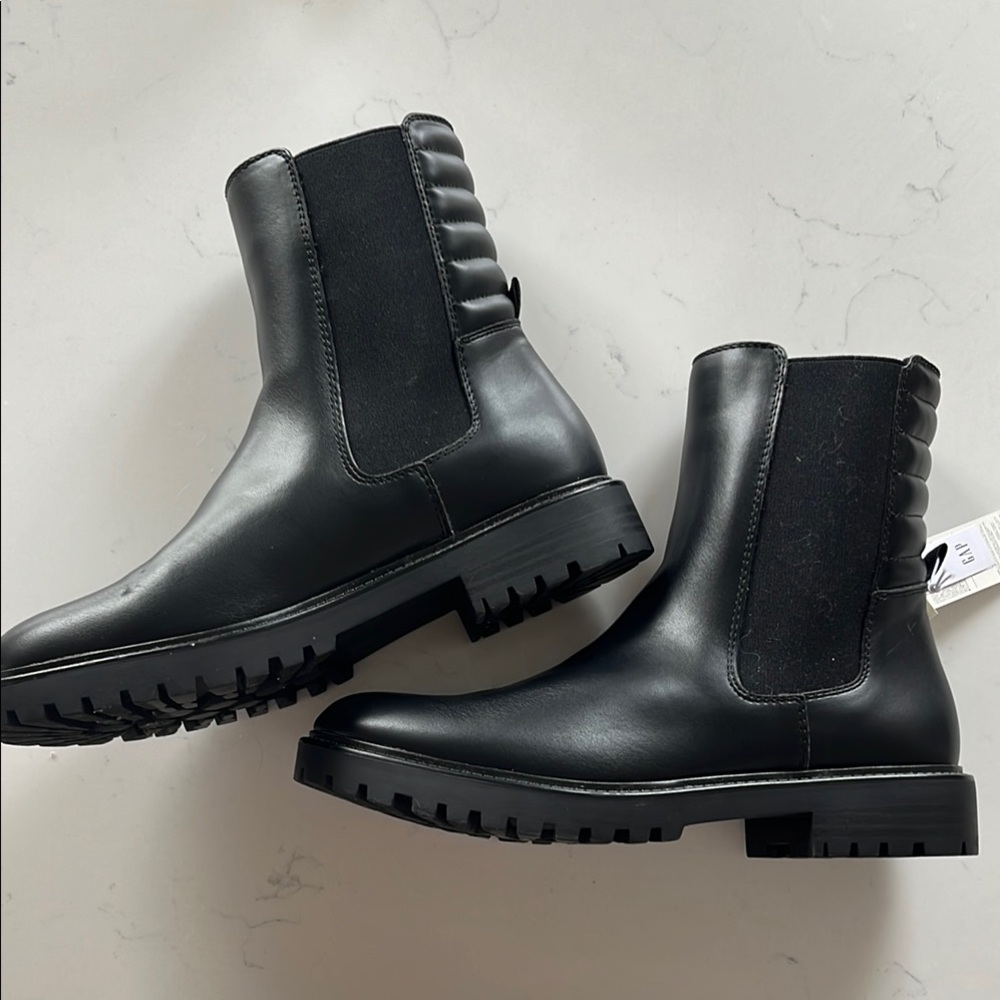 BNWT Gap Chelsea Boots Size 9